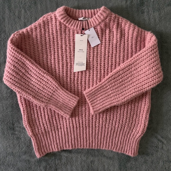 Mango Sweaters - NWT MANGO WOOL Pink cropped sweater